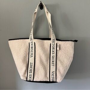 NWT Victoria’s Secret Sherpa shoulder bag